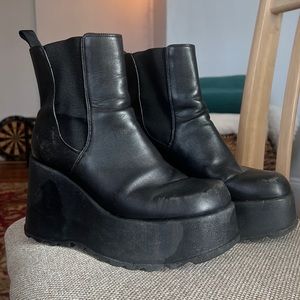 VINTAGE 90s Steve Madden “DINOMITE” platform boots